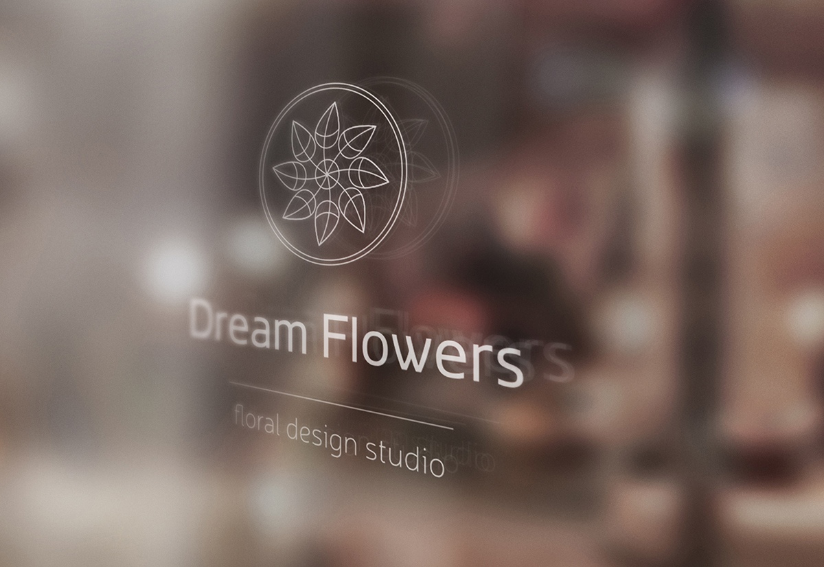 логотип салона Dream Flowers на стекле