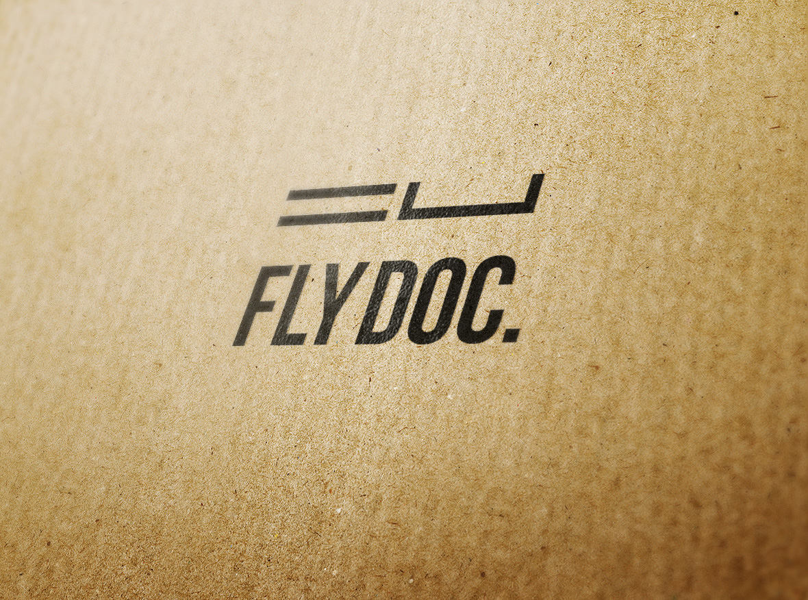 чёрный логотип компании Flydoc на картоне